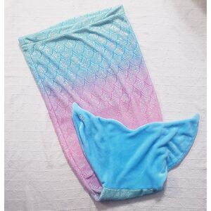 Cuddly Justice Colorful Mermaid Tail Blanket